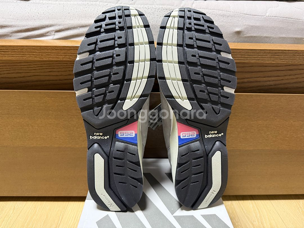 뉴발란스 992 그레이 280 새제품 판매합니다--5