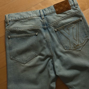 루이비통 25SS 플레어드 핏 데님 팬츠