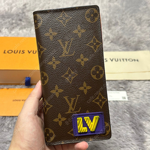 [한정판] 루이비통 LV 러버 브라짜 월릿 장지갑