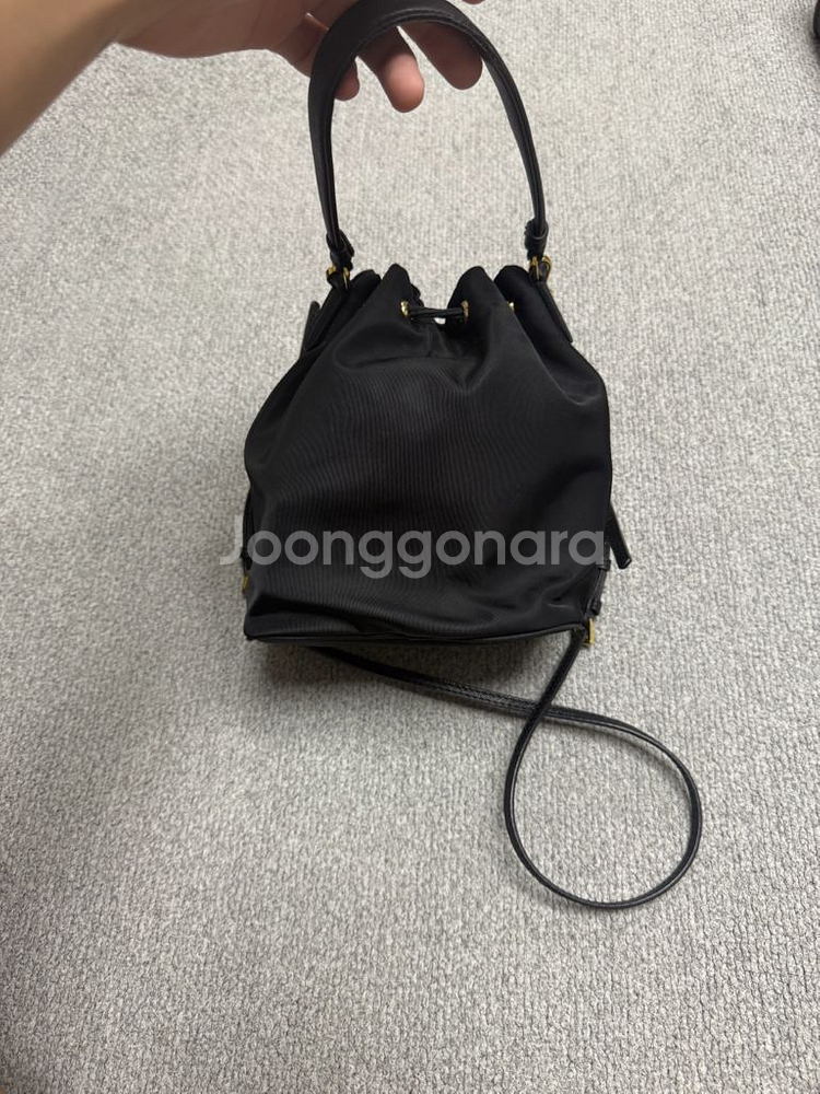 프라다 리나일론 버킷백(정품)--1