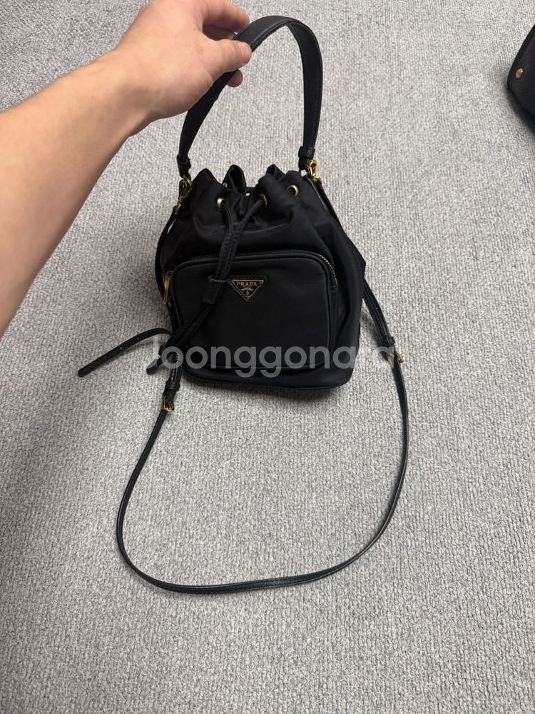 프라다 리나일론 버킷백(정품)--0