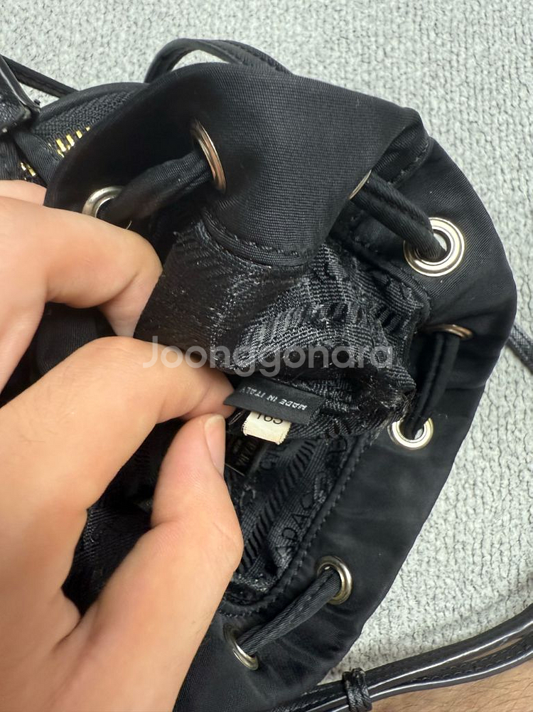 프라다 리나일론 버킷백(정품)--4