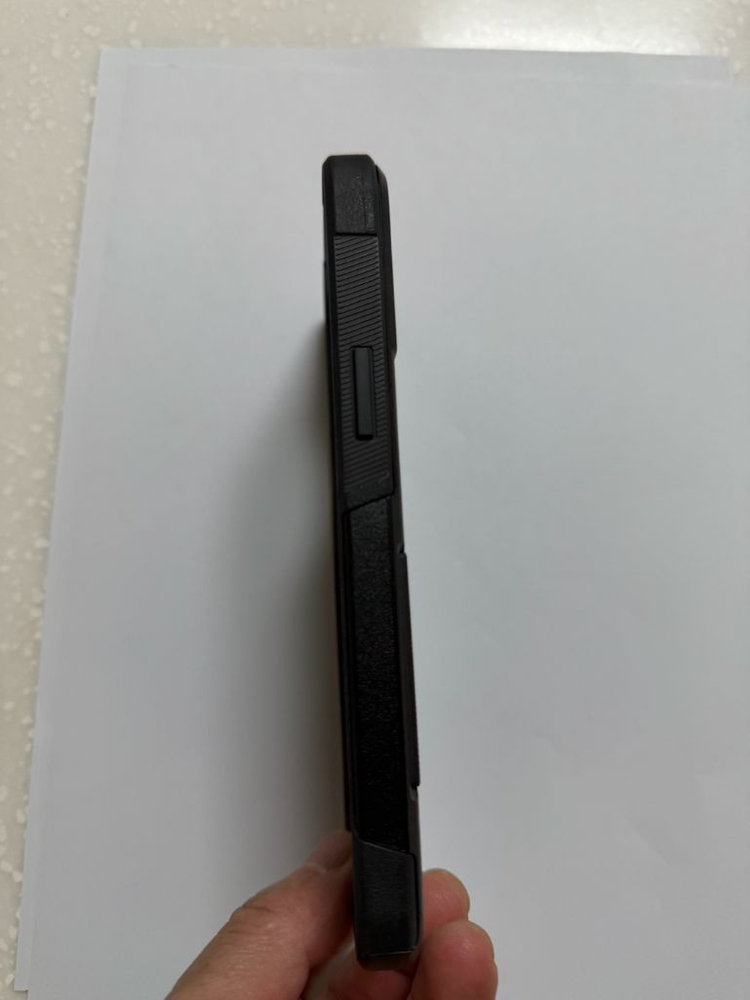 오터박스 커뮤터 시리즈 아이폰12프로맥스용 블랙 케이스 이미지