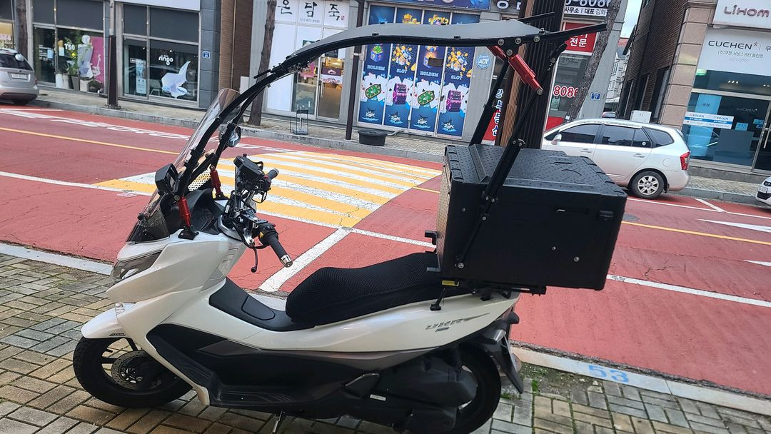 24년식 신차급 uhr125 캐노피바이크 4900km 이미지