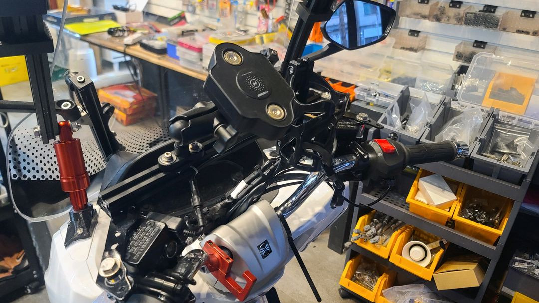 24년식 신차급 uhr125 캐노피바이크 4900km 이미지