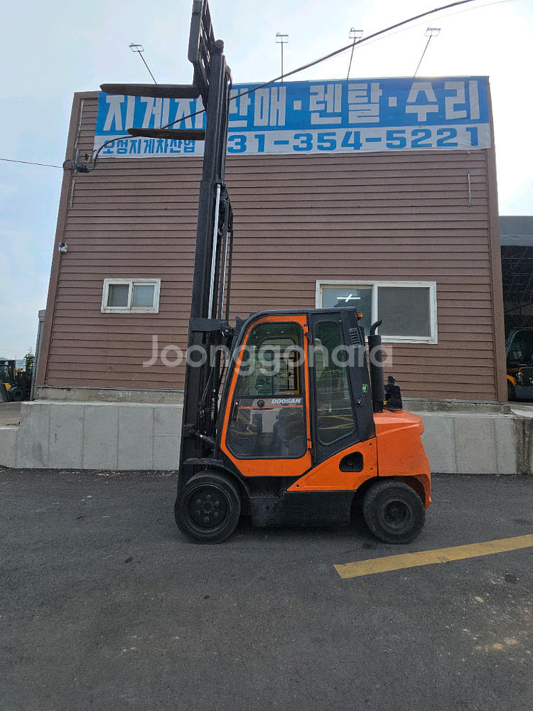 두산 3톤(2.98톤) 3단 디젤지게차--1