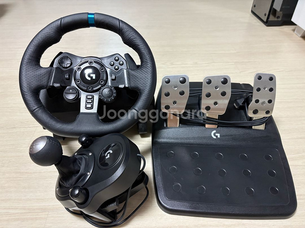 로지텍 G923 레이싱 휠 + 페달 + 쉬프터--0