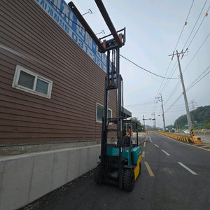 코마츠 2.5톤 3단 전동지게차