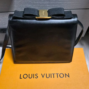 페레가모 바라보우 리본가방/정품 교환가능