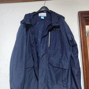 콜럼비아 스포츠웨어 바람막이 XL 105 사이즈 팝니다