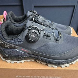 네파 등산화 240mm 새상품