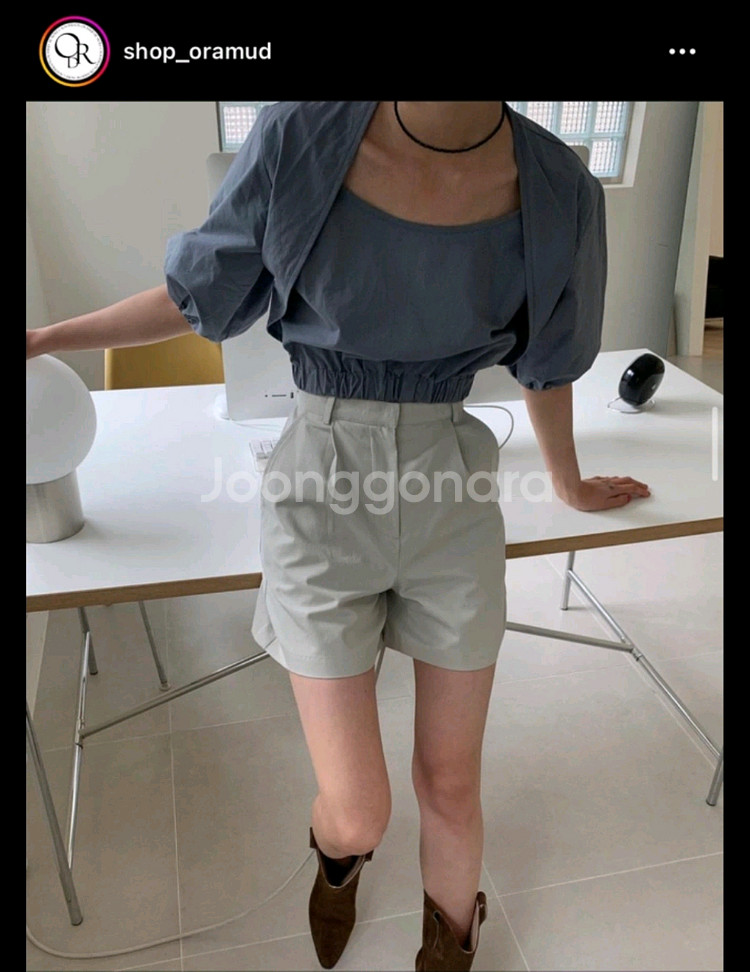 [거의새상품] 오라무드 바스락퍼프 크롭밴딩 반팔블라우스--0