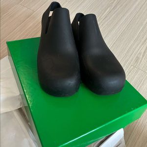 보테가 베네타 러버 샌들