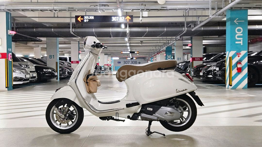 22년식 베스파 프리마베라 125 판매--0