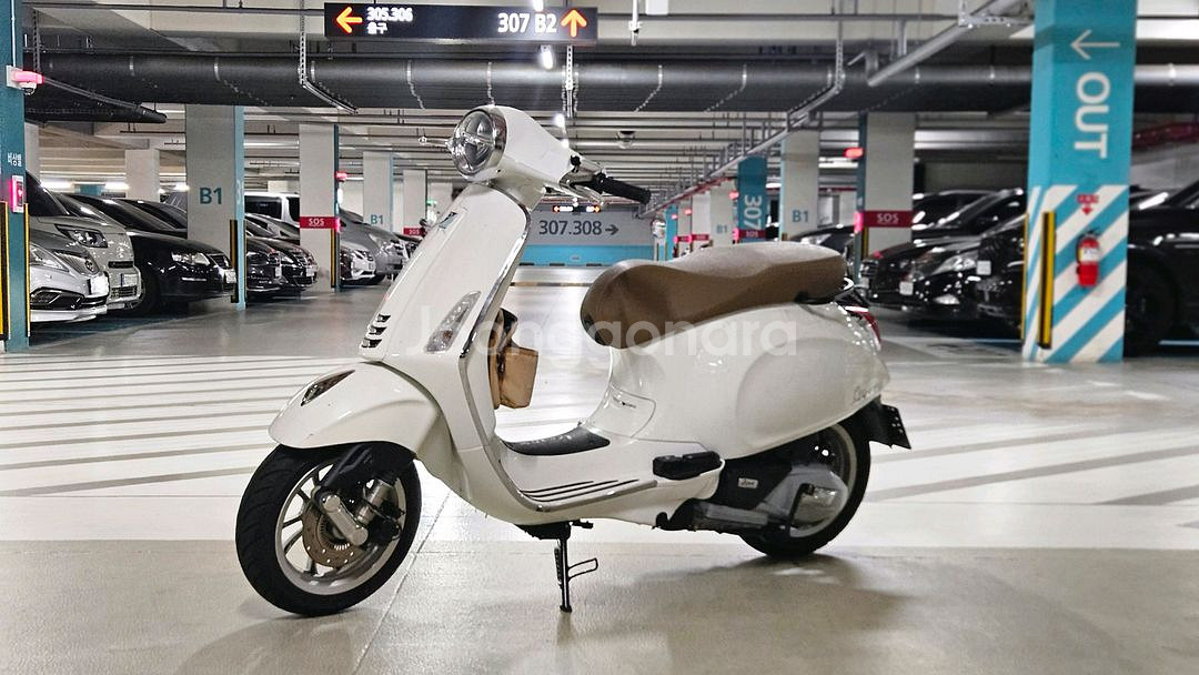 22년식 베스파 프리마베라 125 판매--1