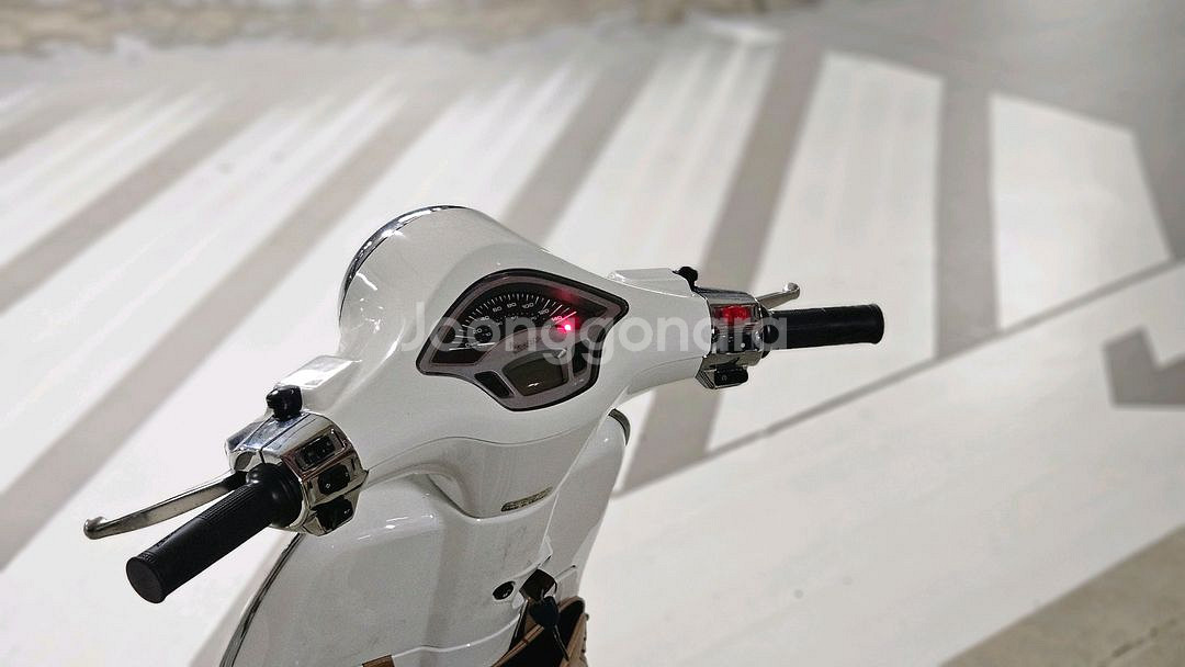 22년식 베스파 프리마베라 125 판매--6