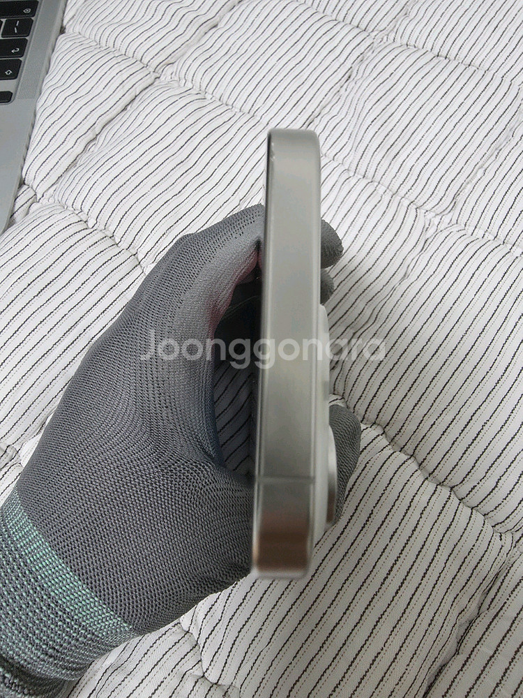 아이폰 15프로 화이트 256gb 자급제 풀박 팝니다--4