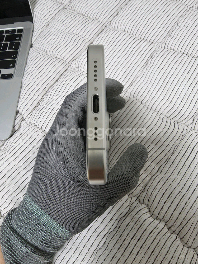 아이폰 15프로 화이트 256gb 자급제 풀박 팝니다--3