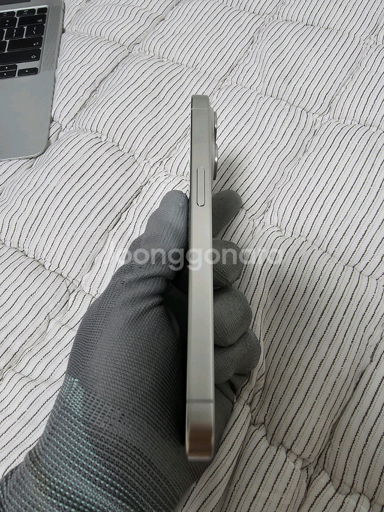 아이폰 15프로 화이트 256gb 자급제 풀박 팝니다--11