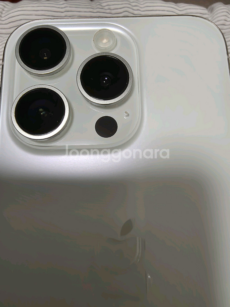 아이폰 15프로 화이트 256gb 자급제 풀박 팝니다--14