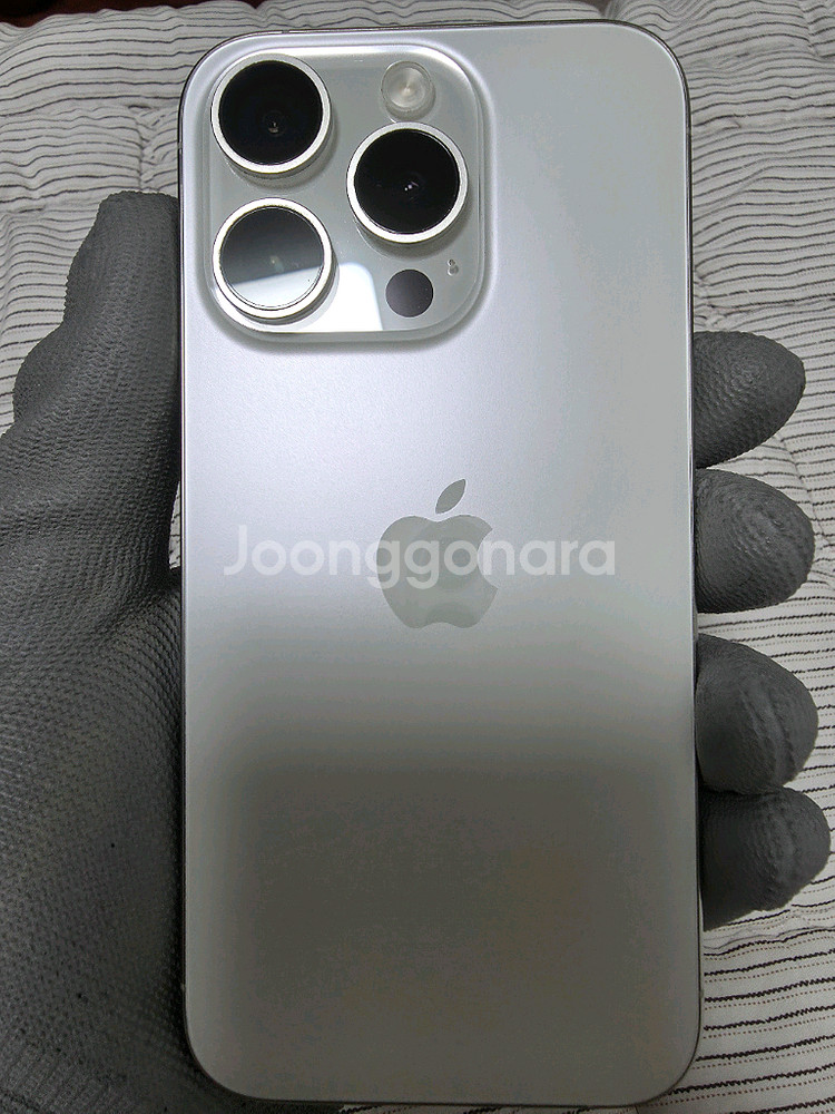 아이폰 15프로 화이트 256gb 자급제 풀박 팝니다--15
