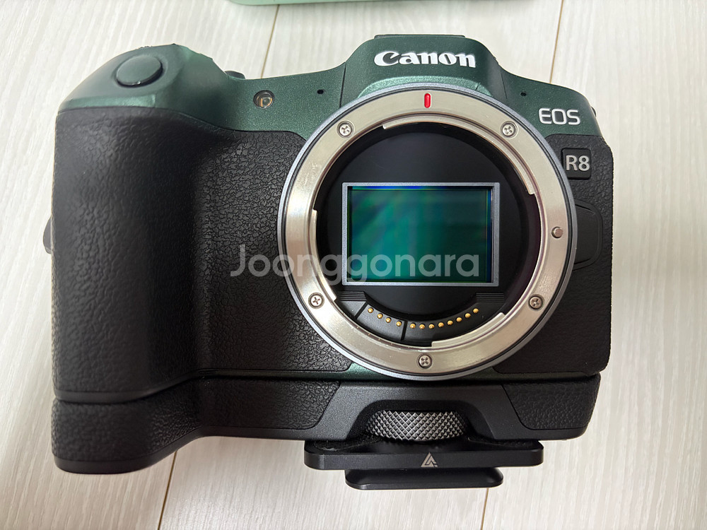 캐논 eos r8 + 렌즈2개 + 배터리 충전기--1
