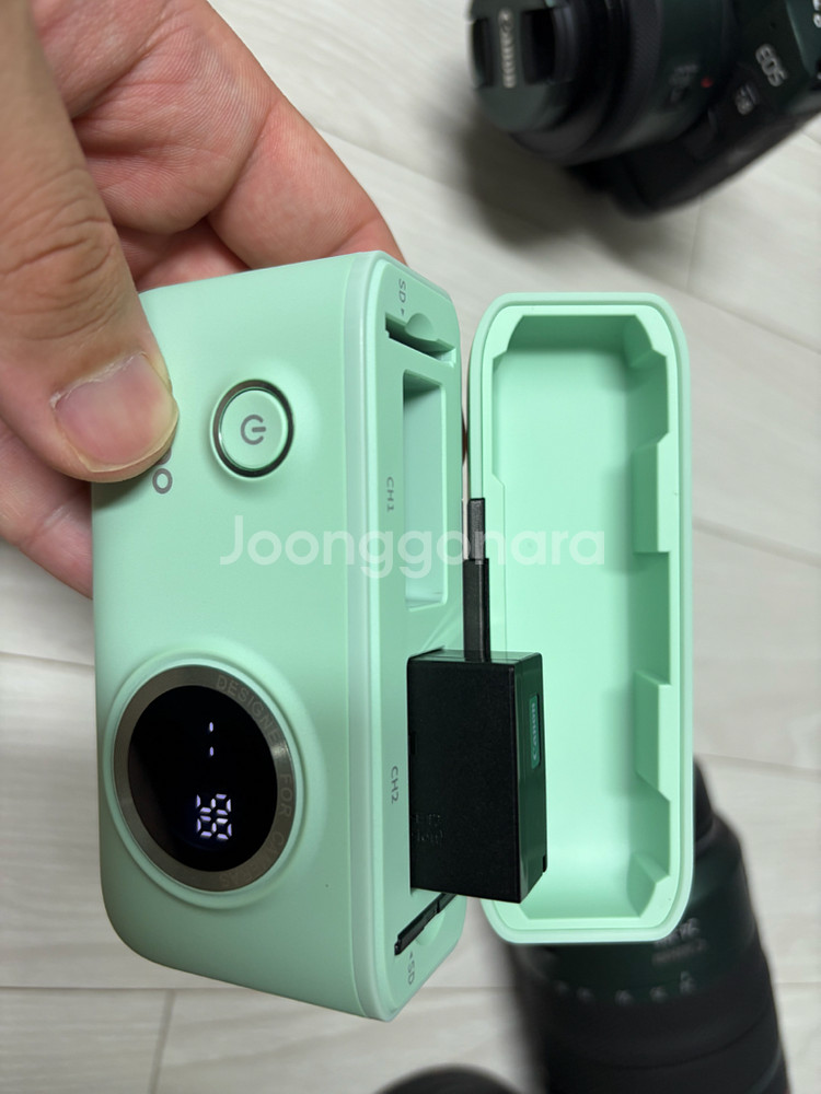 캐논 eos r8 + 렌즈2개 + 배터리 충전기--5