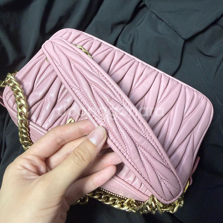 (중고) 미우미우 마테라쎄 카메라백 핑크--2