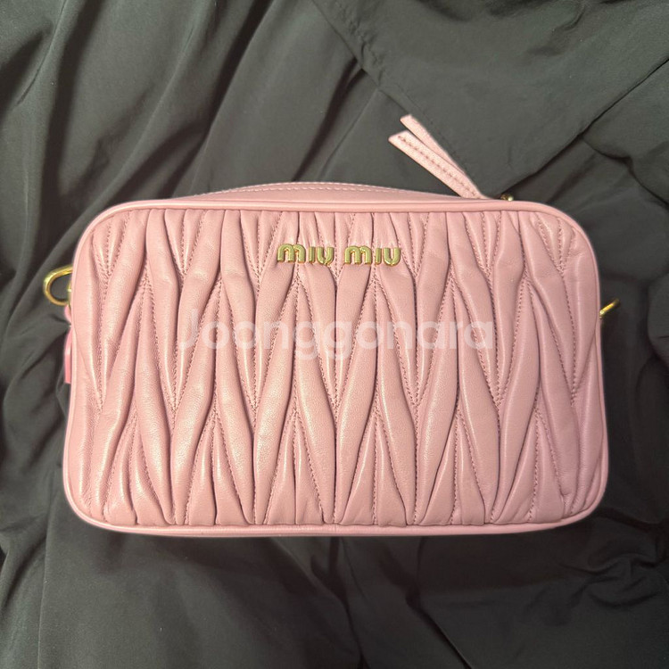 (중고) 미우미우 마테라쎄 카메라백 핑크--0