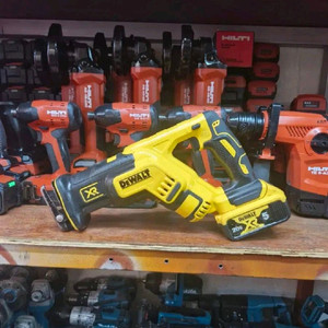 디월트충전컷쏘 DCS367 숏타입신형 충전톱 왕복톱