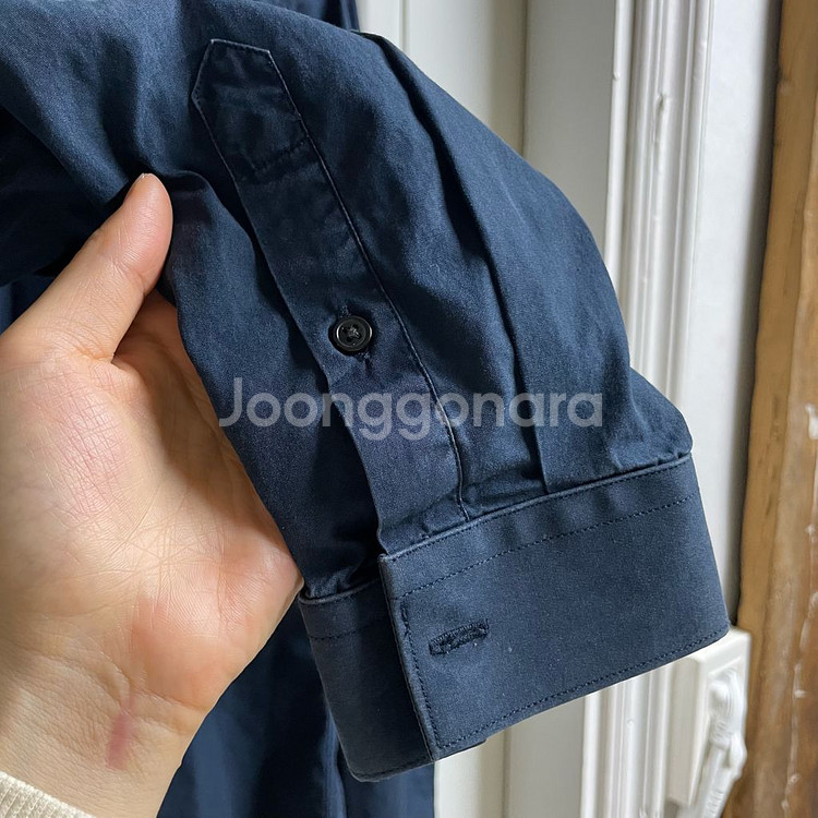 산드로 네이비 색상 긴팔 셔츠입니다--4