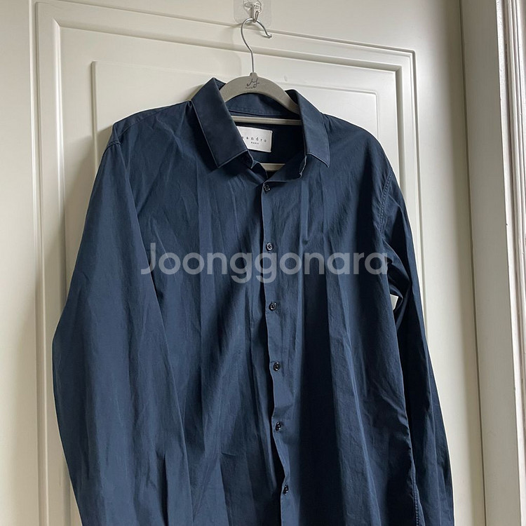 산드로 네이비 색상 긴팔 셔츠입니다--2