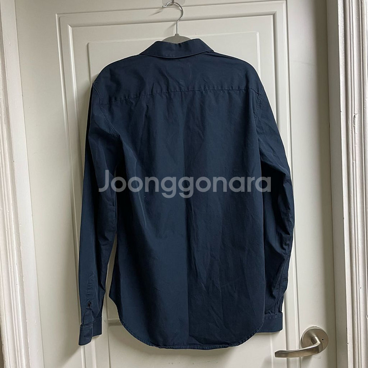 산드로 네이비 색상 긴팔 셔츠입니다--6