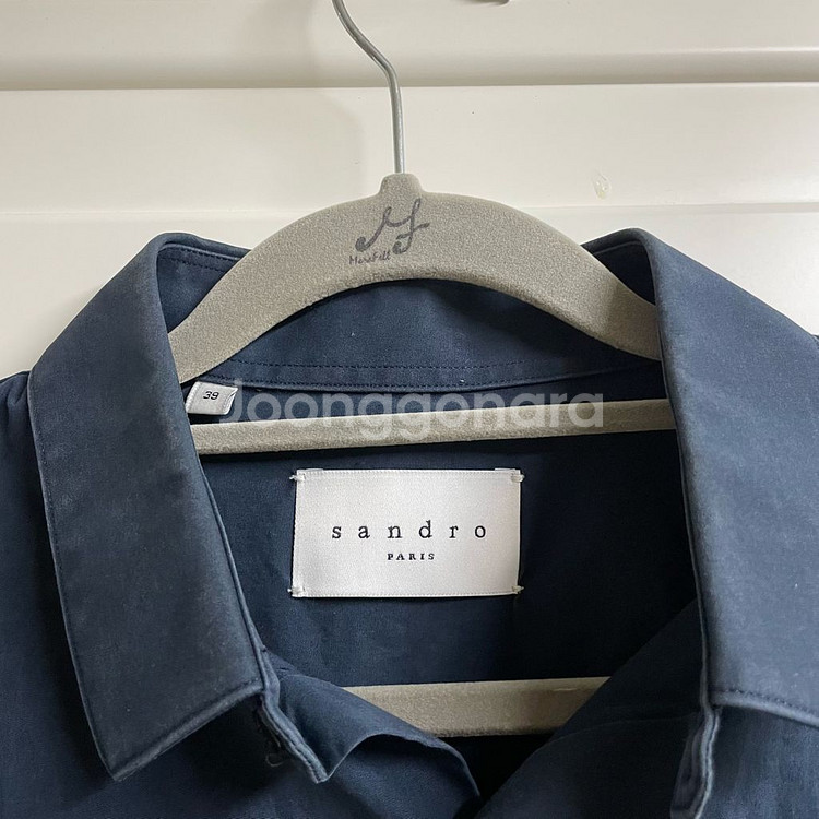 산드로 네이비 색상 긴팔 셔츠입니다--5