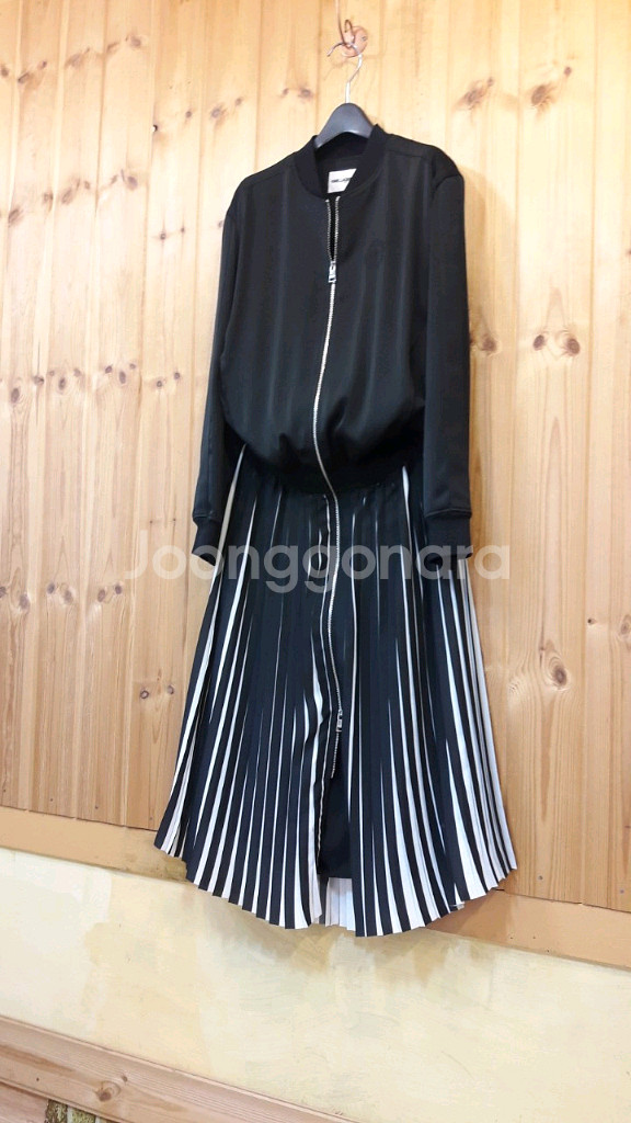 *칼라거펠트 생기욤 시그니처 원피스 *--1