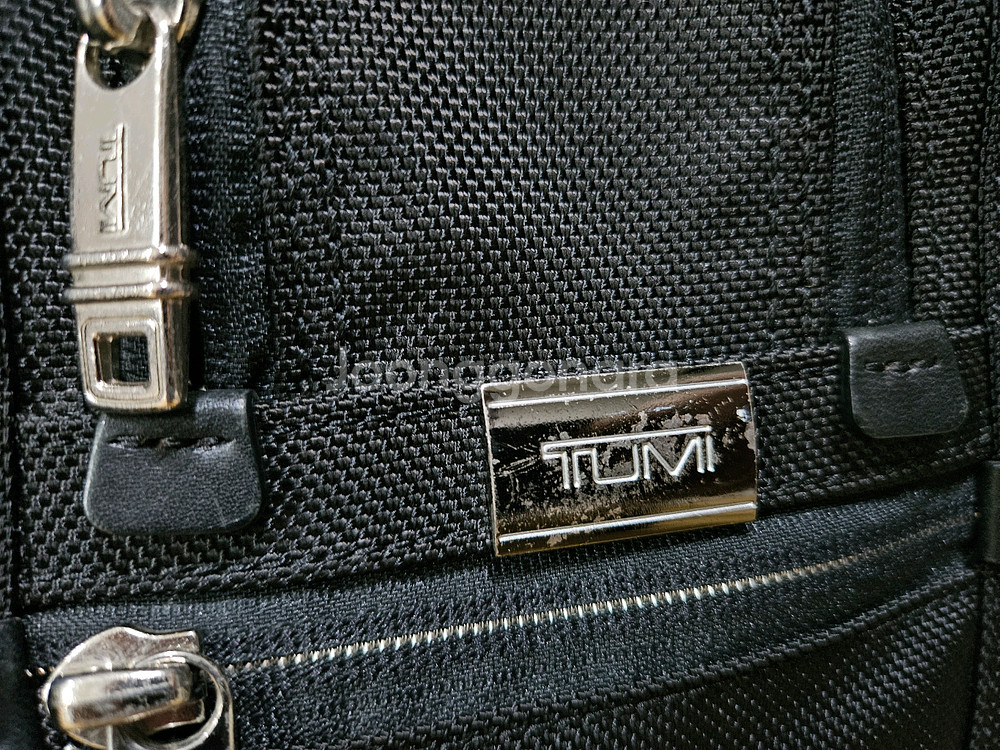 투미 tumi 크로스백 내부 레드포인트, 외부 실버--2
