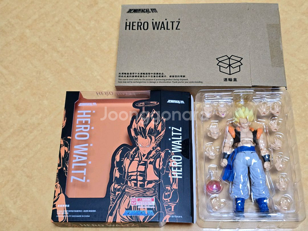 SHF 데모니아컬 핏 초오지터 판매합니다.--0