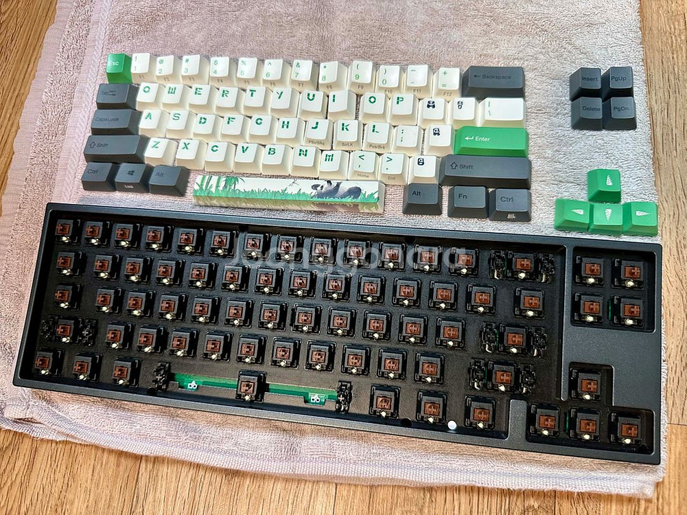 바밀로 판다 텐키리스 키보드 (체리 갈축) 팝니다--3