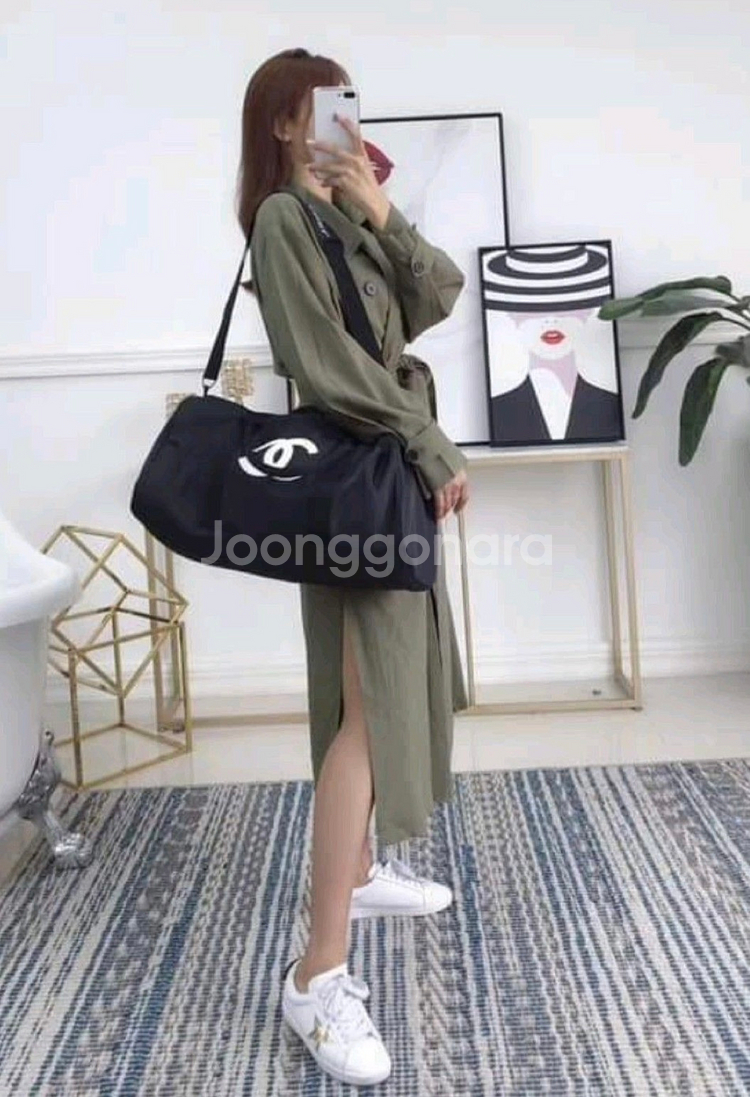 <새상품> 샤넬 보스턴백 화이트 로고--2