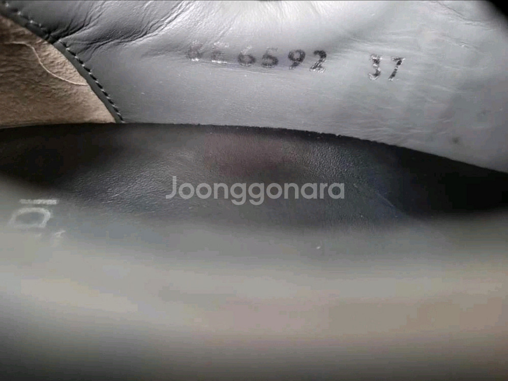 펜디 이태리 가죽스니커즈 235사이즈--7