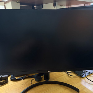 LG32인치 모니터 32QN650 qhd 2개와 서비스