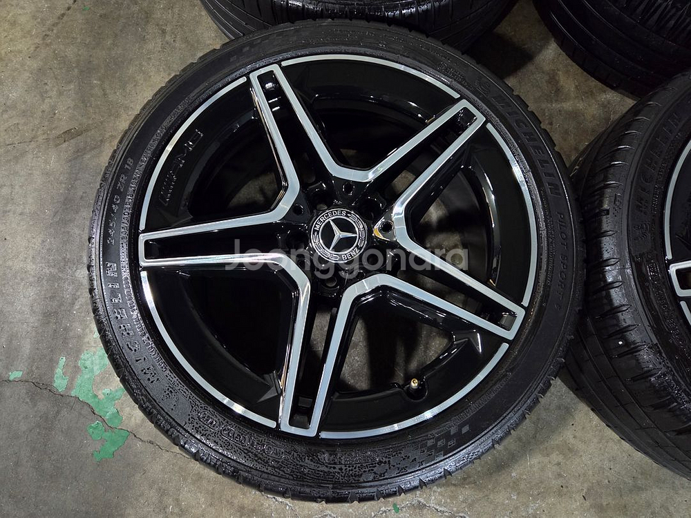 벤츠 W205 C클래스AMG 18인치 정품 휠타이어--1