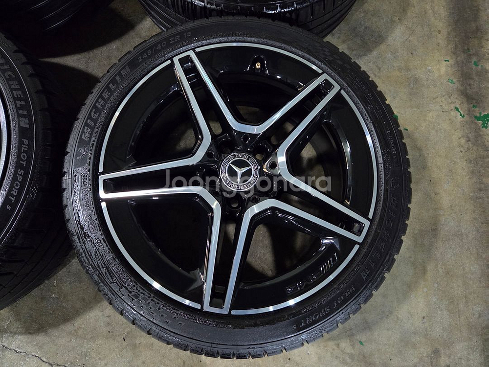 벤츠 W205 C클래스AMG 18인치 정품 휠타이어--2