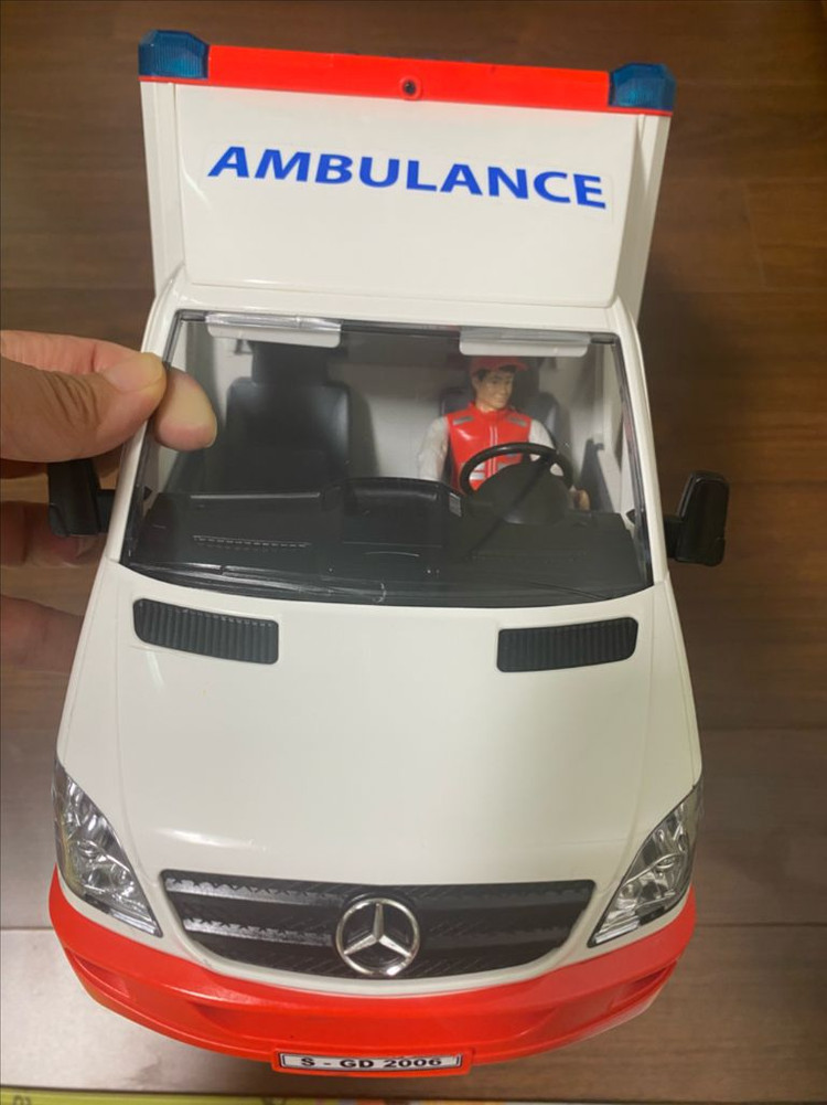 브루더 구급차 앰뷸런스 장난감--5