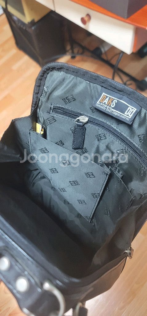 닥스 소가죽 미니 백팩입니다 상태 좋아요- 색상은 블랙--3
