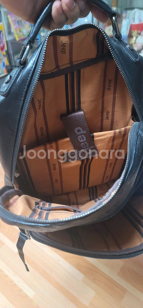Jeep 검정색 백팩입니다--0