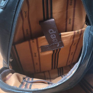 Jeep 검정색 백팩입니다