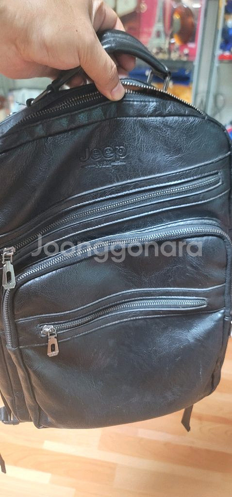 Jeep 검정색 백팩입니다--1