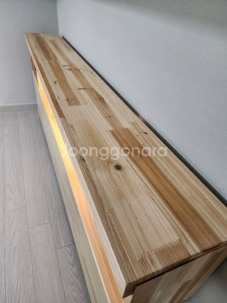 삼나무 원목 LED 침대 헤드보드 퀸사이즈--1