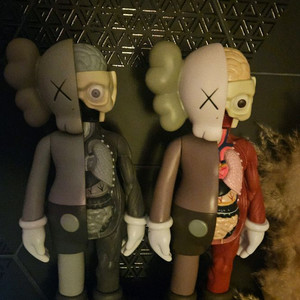 [Kaws] 컴패니언 플레이드 에디션 바이닐 피규어